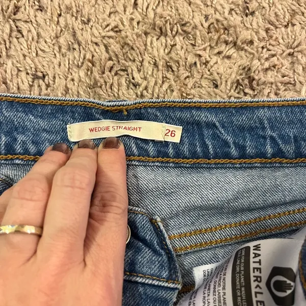 Levi’s Wedgie Straight Ankle Cropped Jeans - Image 3