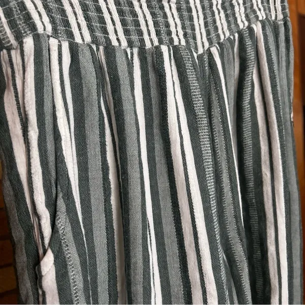 American Eagle Striped Wide Leg Flowy Pants Green & White Size Medium - Image 3