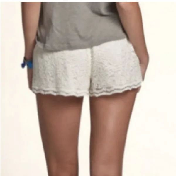Hollister Cream Lace Shorts - Image 3
