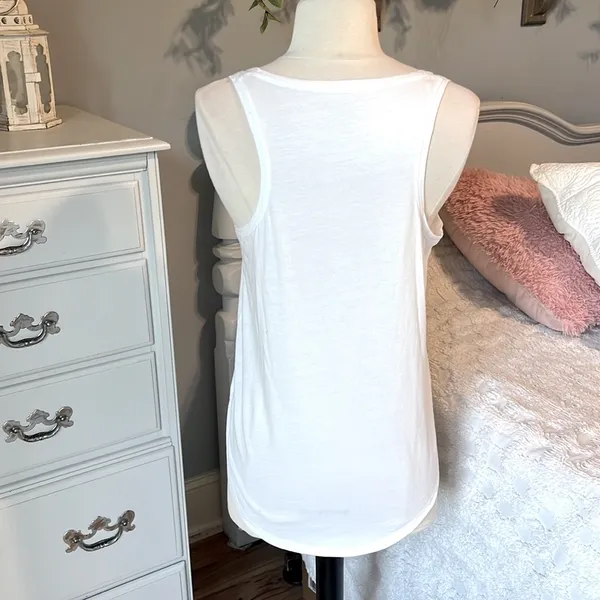 Old Navy White Flowy Scoop Neck Tank - Image 5