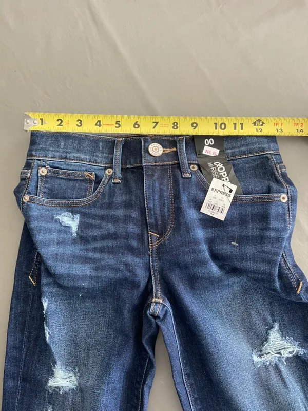 Brand new size 00 mid rise cropped jeans! $65 on sale for $40.99 - Image 5