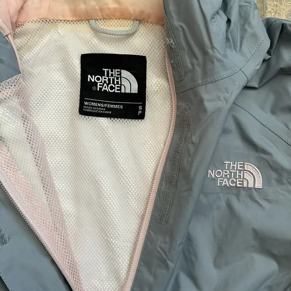 north face lightweight windbreaker with hood, size small, light pink & grey - Image 8