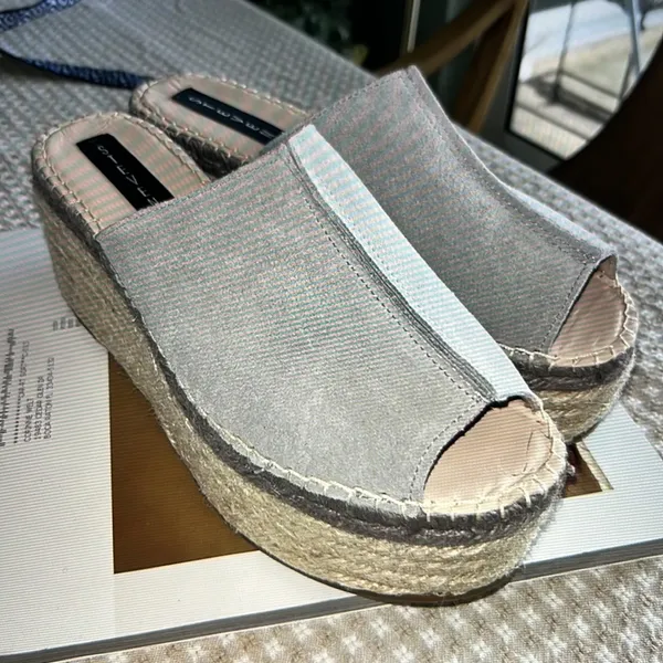 Steve Madden beautiful wedges never worn - Image 2