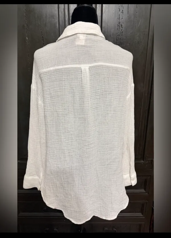 Shade shore Button down crinkle gauze Long sleeve White blouse - Size Small. ***Refer to measurement’s. Gently warn and like new condition. polyester. Measurements approximately 20” from armpit to armpit x 26” long. Non-smoking home . Priced at as is condition. Don’t like my price make a reasonable offer! And thank you for checking my closet! - Image 2