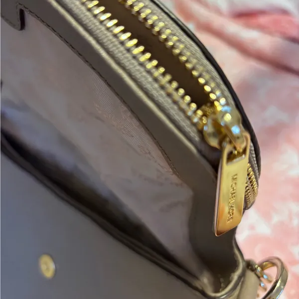 Michael Kors Taupe Shoulder Bag with Gold Chain - Image 7