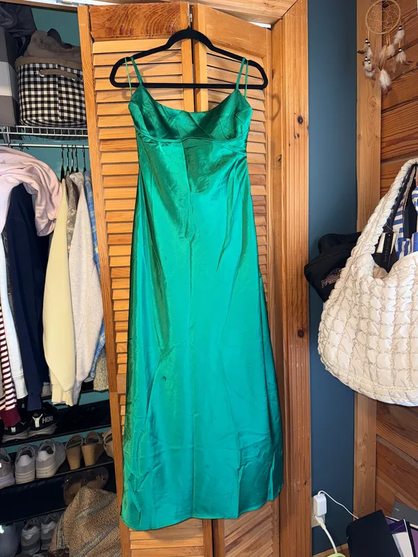 Green satin dress - Image 2
