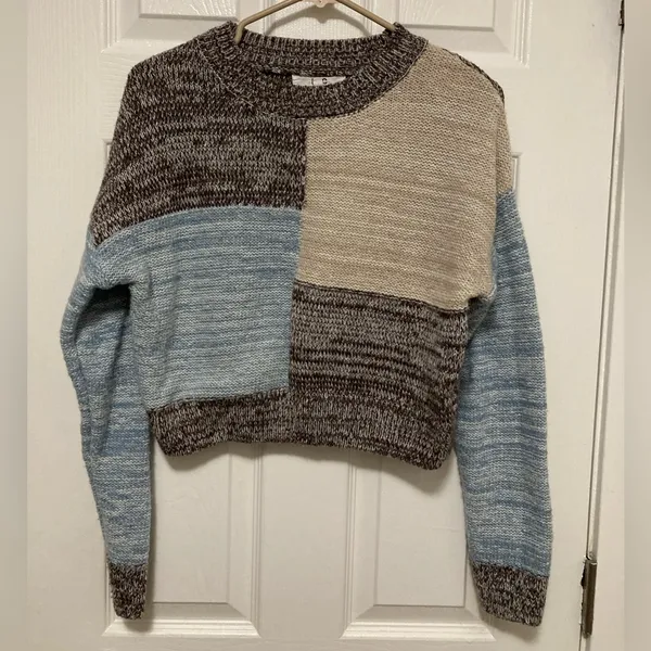 *Madden NYC Colorblock Knit Cropped Long Sleeve Sweater - Image 2