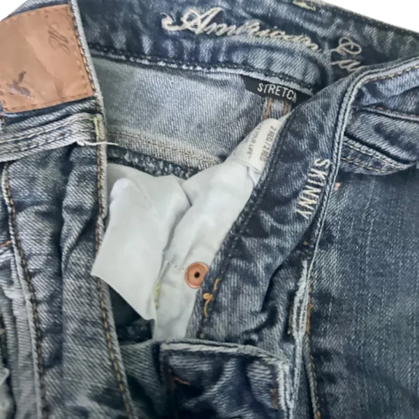 American Eagle Low Rise Distressed Blue Jeans vintage Y2K - Image 4