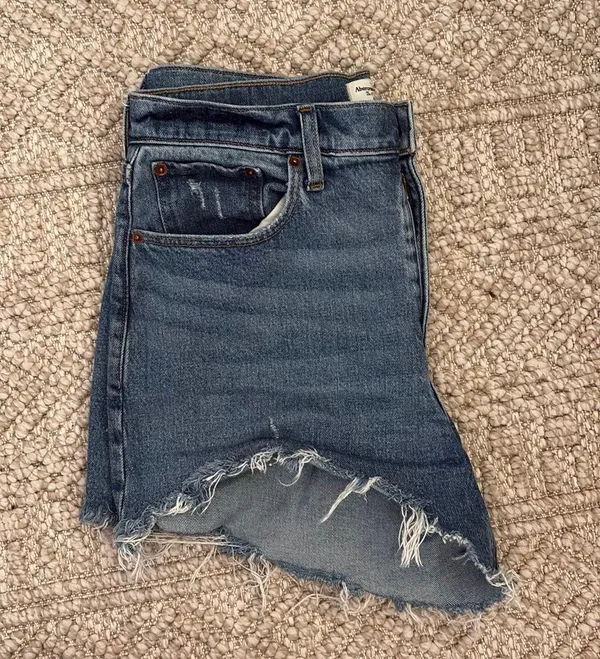 Abercrombie High-Rise 4" Mom Shorts - Image 3