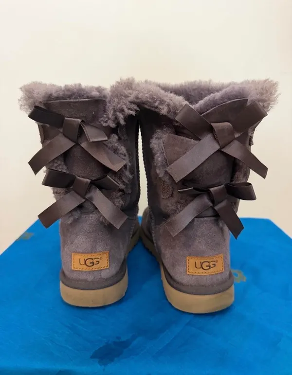 Rare Ugg Bailey Bow II boots in "Nightfall" Size 8 - Image 2