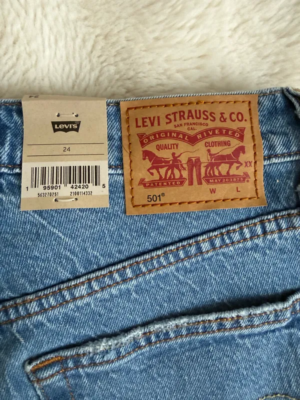 501 High-Rise Levi’s Shorts - Image 3