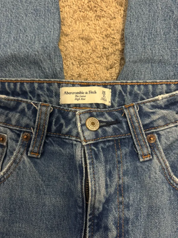 Abercrombie High-Rise Loose Jeans Curve Love - Image 3