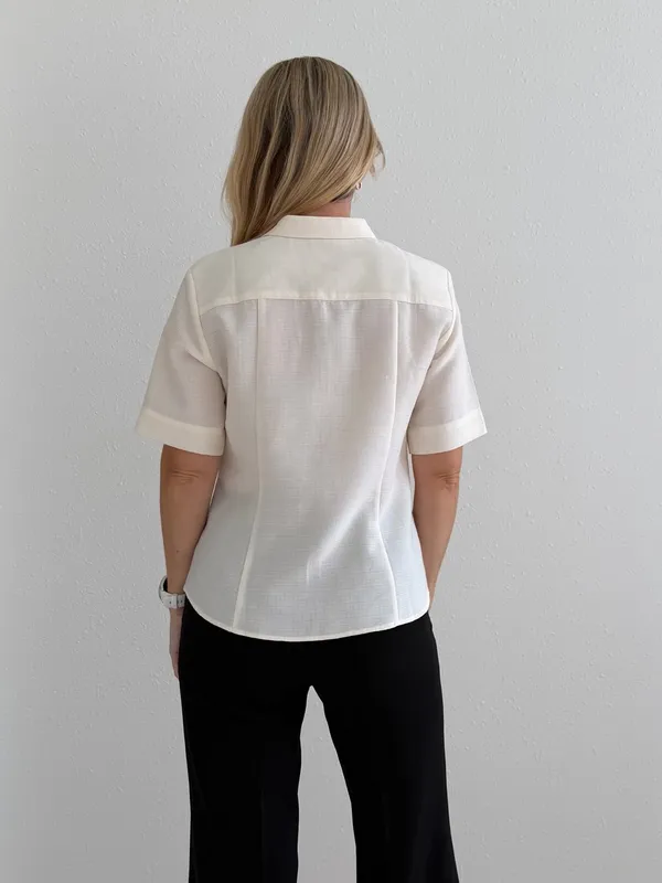 AMII Ivory Textured Short Sleeve Button Down Shirt Gold Buttons M - Image 5