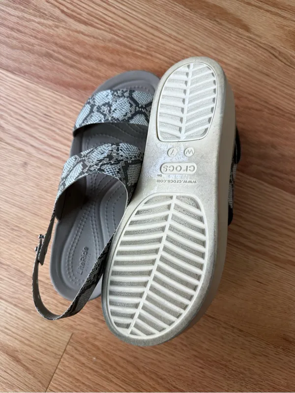 Crocs Brooklyn Low Wedge Sandals Snakeskin Platform Wedge Comfy - Size 7 - Image 3
