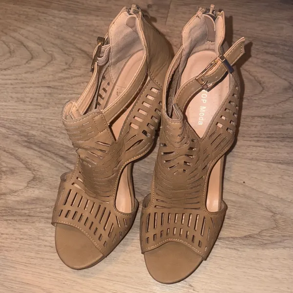 TOP Moda Brown Cutout stacked tan gladiator heels size 9 - Image 3