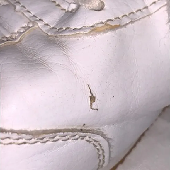 Fila sneakers size 7.5 women’s in white - Image 5