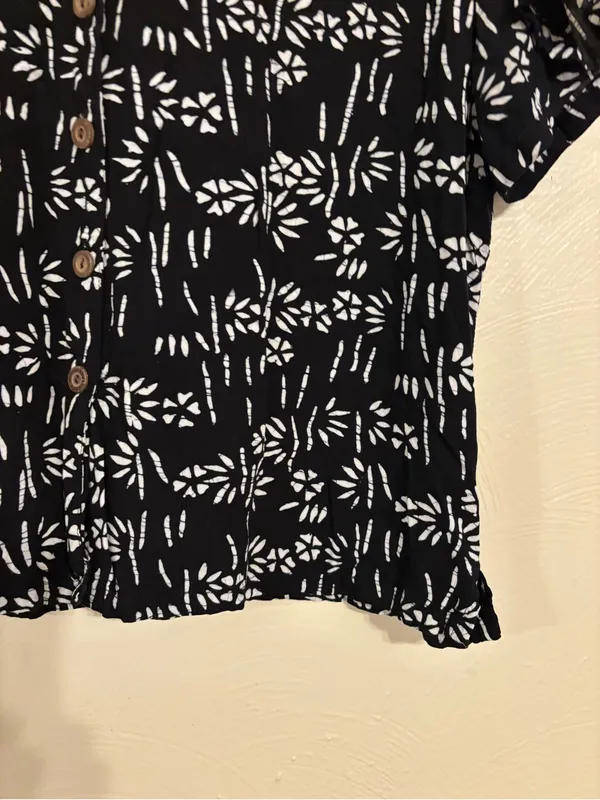 Orvis Women’s Large Black White Batik Print Rayon Button Front Shirt - Image 6