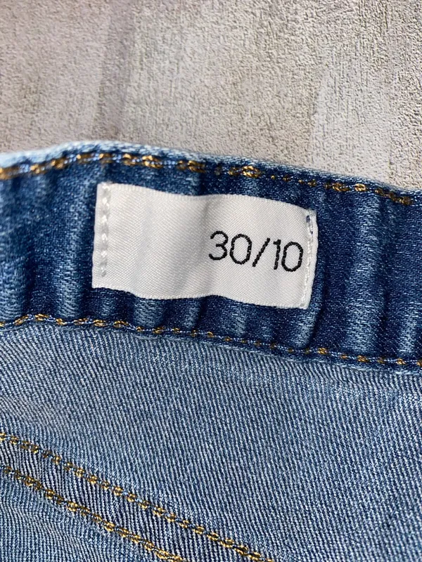 Gap 1969 Women's Blue Denim Jean Shorts with Frayed Hem Side Zippers Size 10 - Image 2