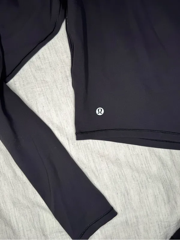 Lululemon Long Sleeve Black Crop Top - Size 6 - Image 5