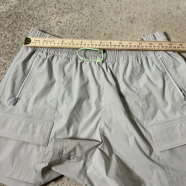 Athleta Hiking Utility Cargo Shorts Womens Medium Beige Gorpcore 463814-01 FA24 - Image 4
