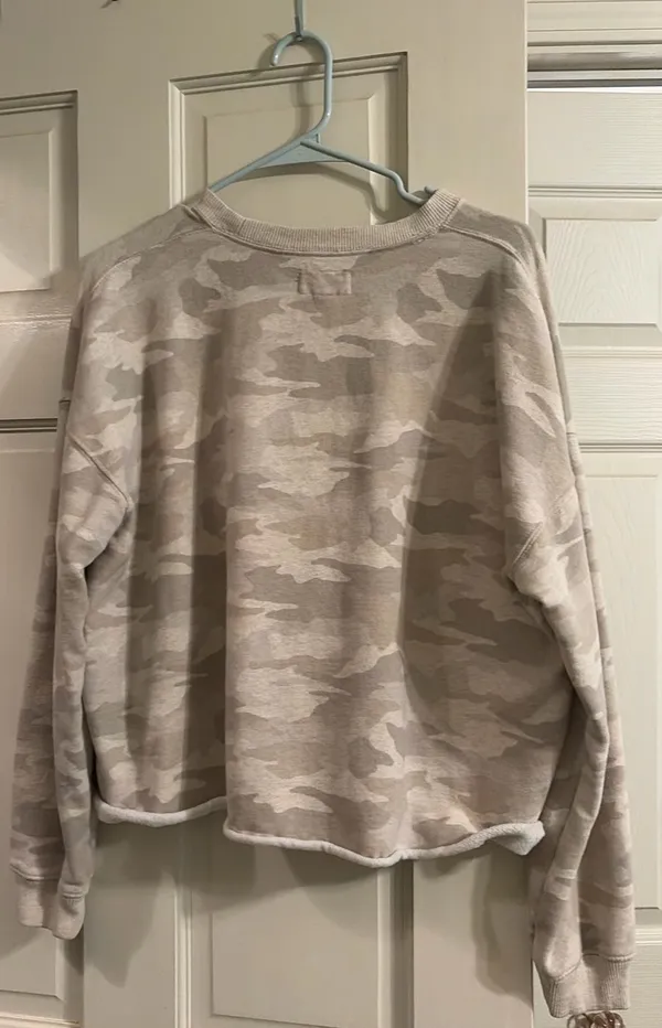 American Eagle Sweatshirt - Image 3