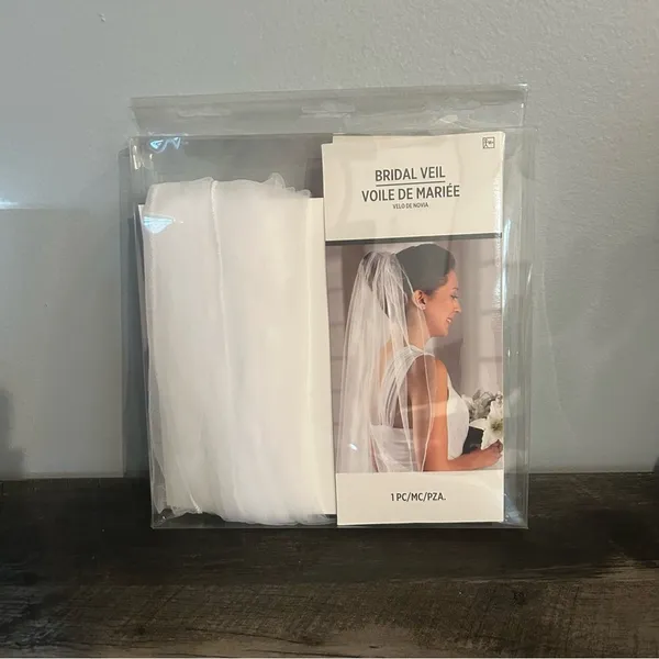NWT Bridal Veil Elegant and Simple with comb - Image 2