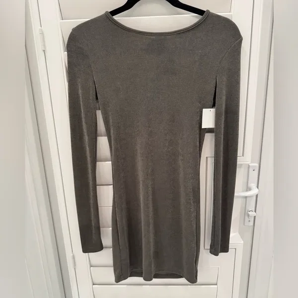 NWT Edikted slinky backless long sleeve mini dress in olive green Sz S sold out - Image 5