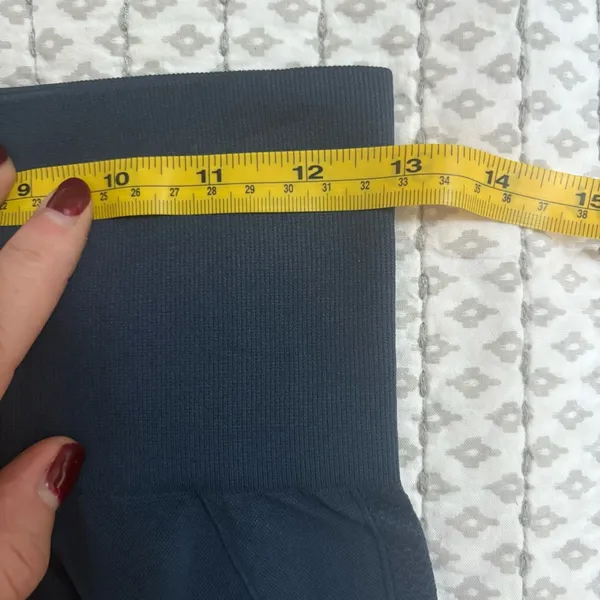 Halara‎ Navy High-Waisted Leggings Cropped size Large NWT - Image 3