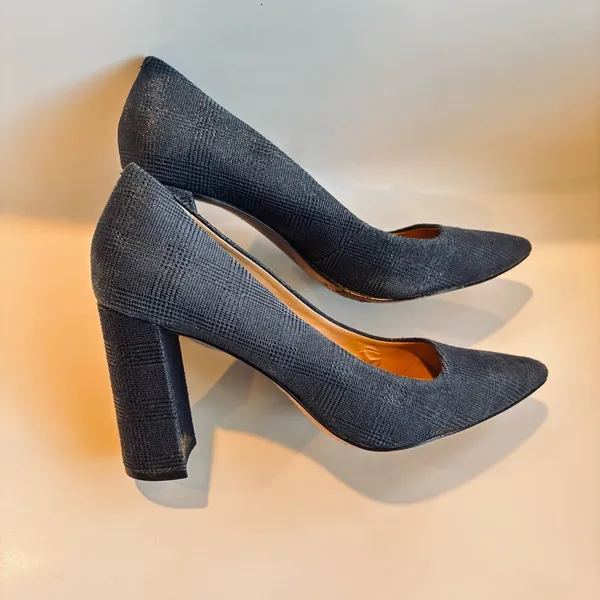 Banana Republic Navy Textured Pebble Leather Heels Size 9.5 - Image 2