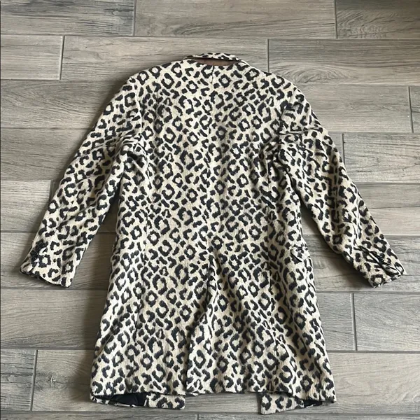 Zara Black and Cream Trench Coat with Bold Design - Image 6