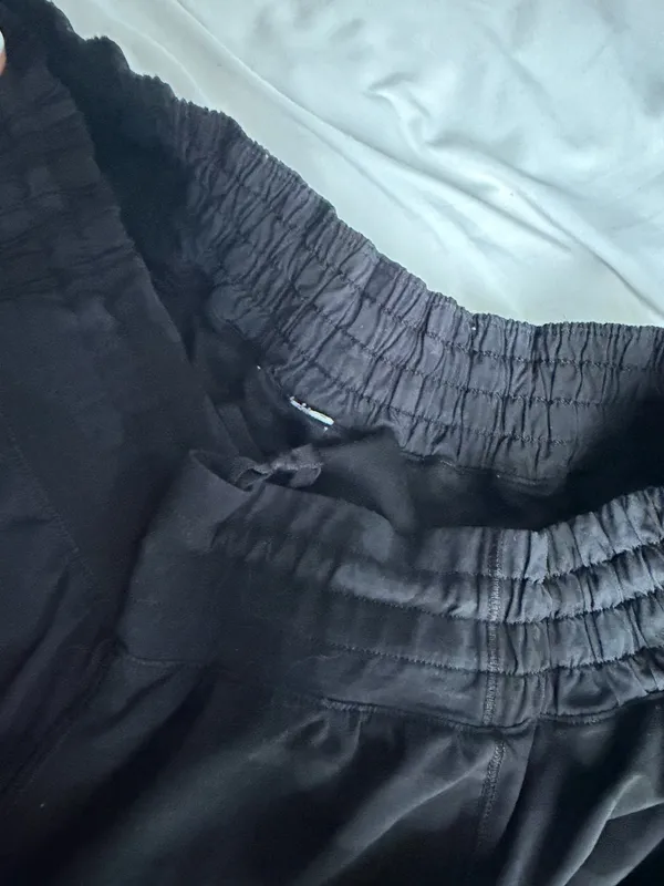 Lululemon 2.5" Hotty Hot Shorts High-Rise black camo - Image 3