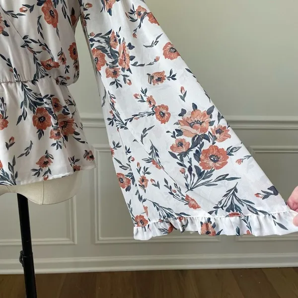 June & Hudson Bell Sleeve Crossfront Peplum Blouse Floral Chiffon M - Image 7