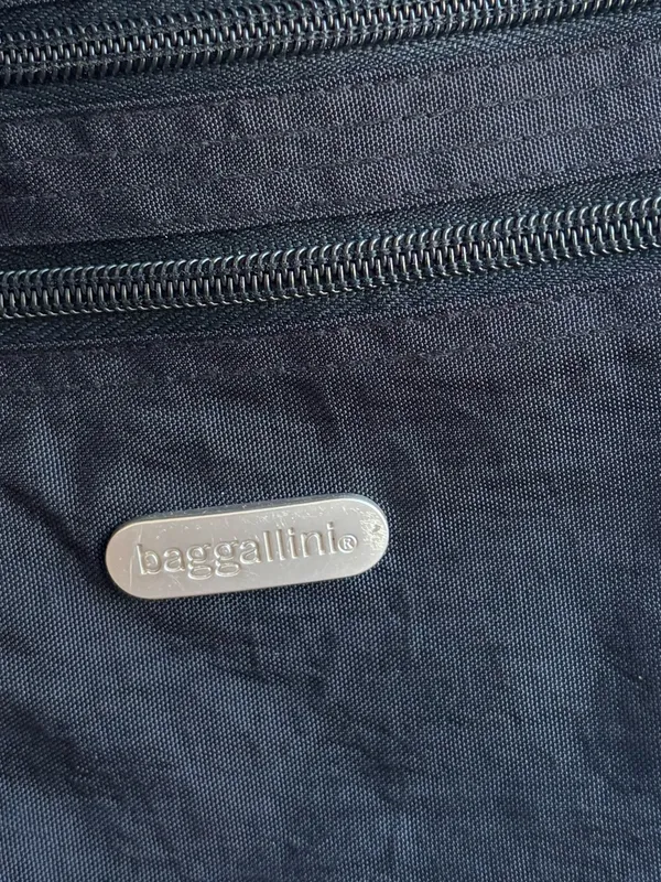 Baggallini Black Crossbody Shoulder Bag - Image 3