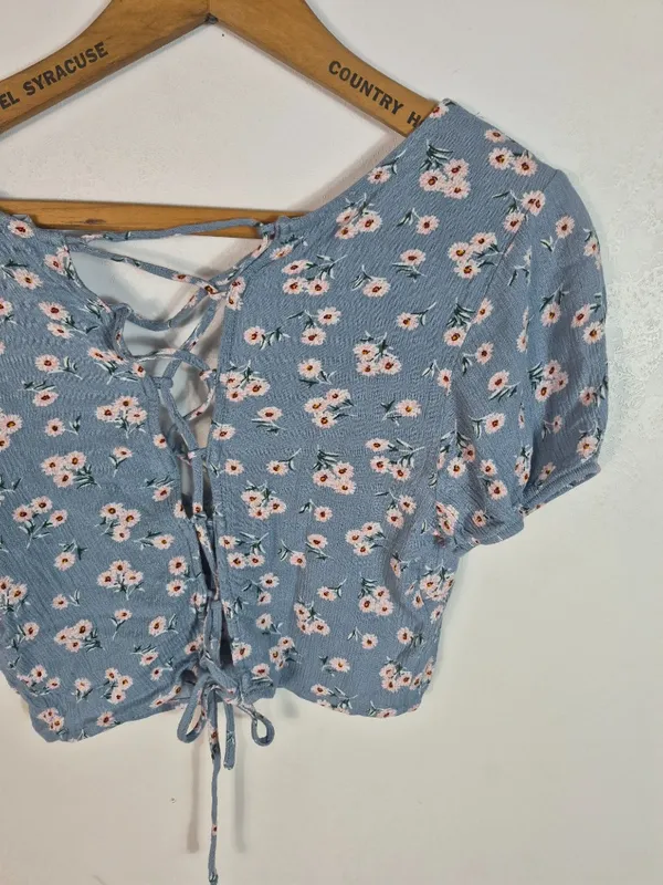 Sky & Sparrow Blue Floral Crop Top - Image 7