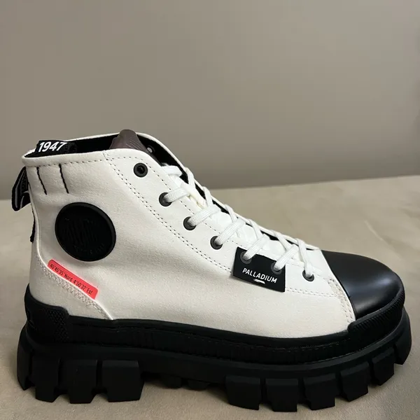 🔥 Palladium Revolt Hi TX Women’s Star White Platform Boots – NWT 🔥 Size 9 - Image 5