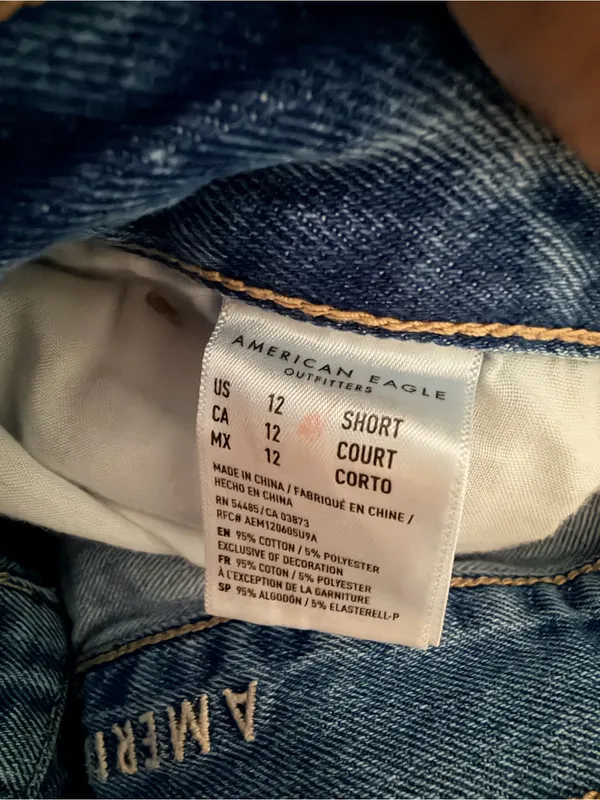 American Eagle Outfitters Light Blue Distressed High-Rise Mom Jeans 12 Short - Image 4