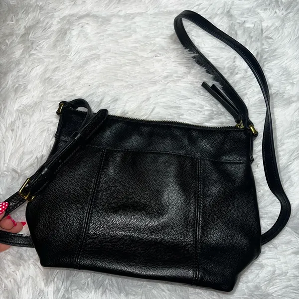 Fossil Black Leather Shoulder Bag with Long Adjustable Strap - Image 3