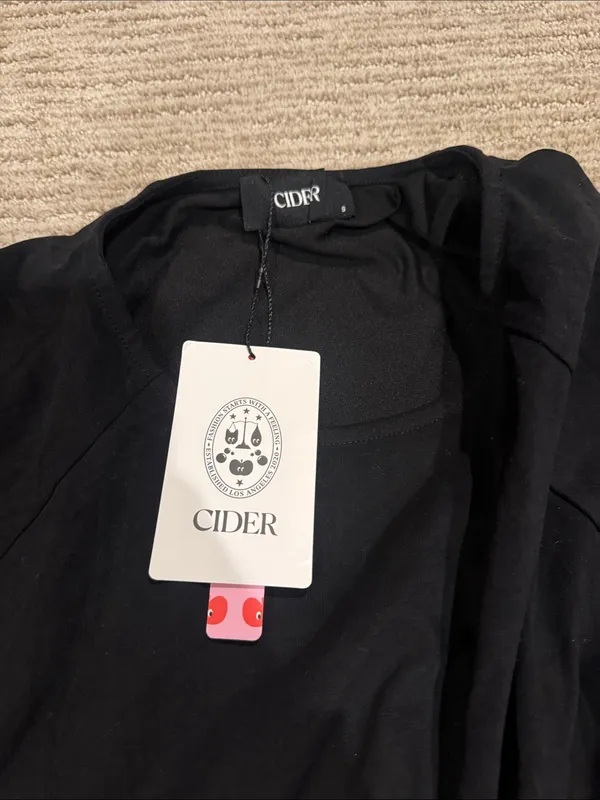 Cider Black Ruched-Hem Short Sleeve Top - Image 2
