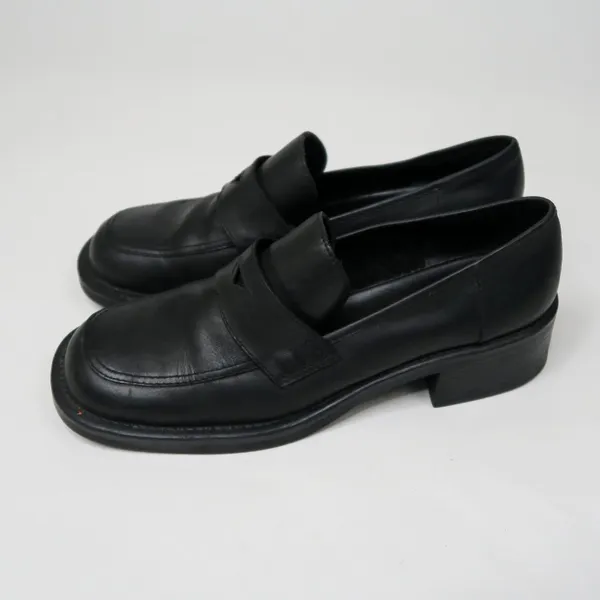 Vintage 90s Whitemt Black Leather Heeled Loafers - Brookline - Image 2