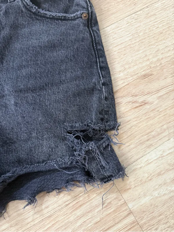 Abercrombie and Fitch The Dad High Rise Shorts Washed Black Size 25 - Image 4
