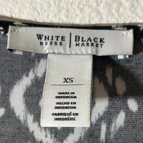 White House Black Market Size XS Scoop Neck Black White Tribal Southwestern Top - Image 4