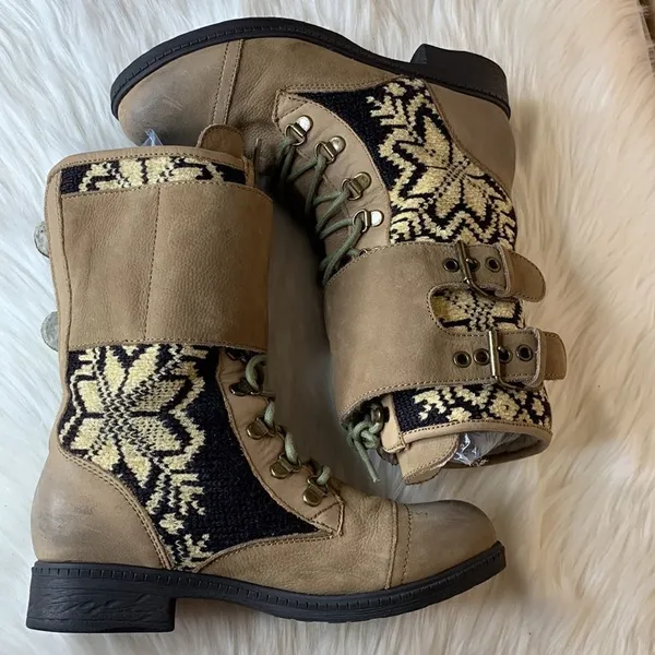 Kelsi Dagger Ilya Snowflake Boots Size 7 - Image 10
