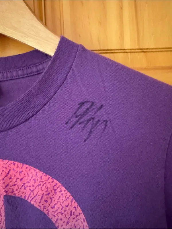 Autographed Sing It Loud Graphic Band Tee size small - Image 2