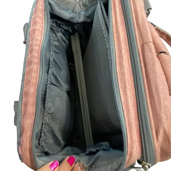 MULTI Compartment diaper bag with changing pad, USB & foldable crib Pink - Image 6