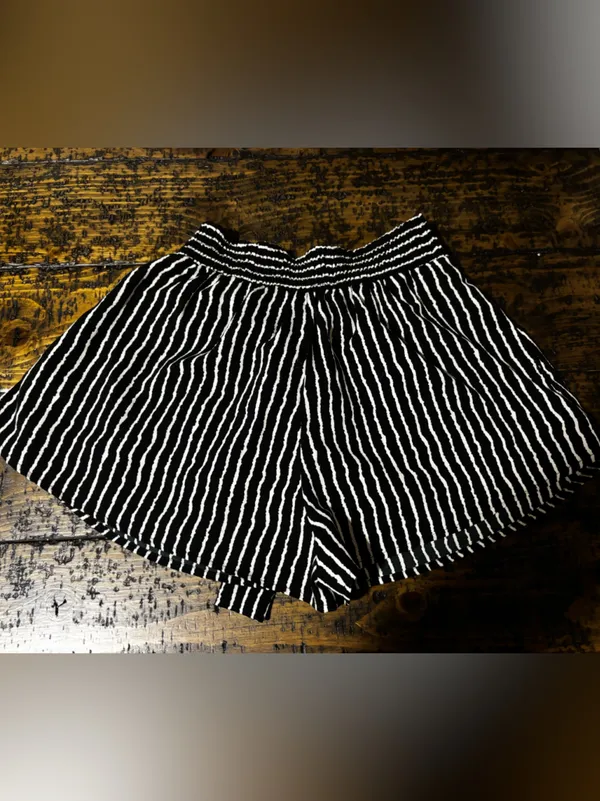 Silence‎ + Noise Urban Outfitters Black & White Striped Tie-Waist Shorts XS - Image 4