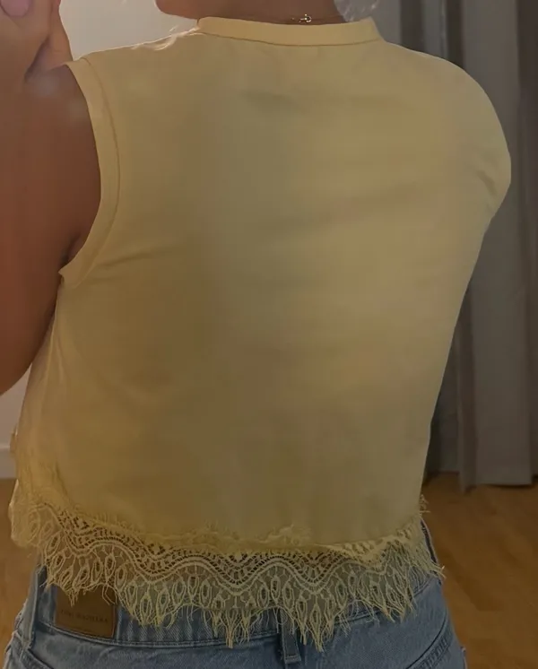 Yellow SHEIN crop top with lace trim - Image 2