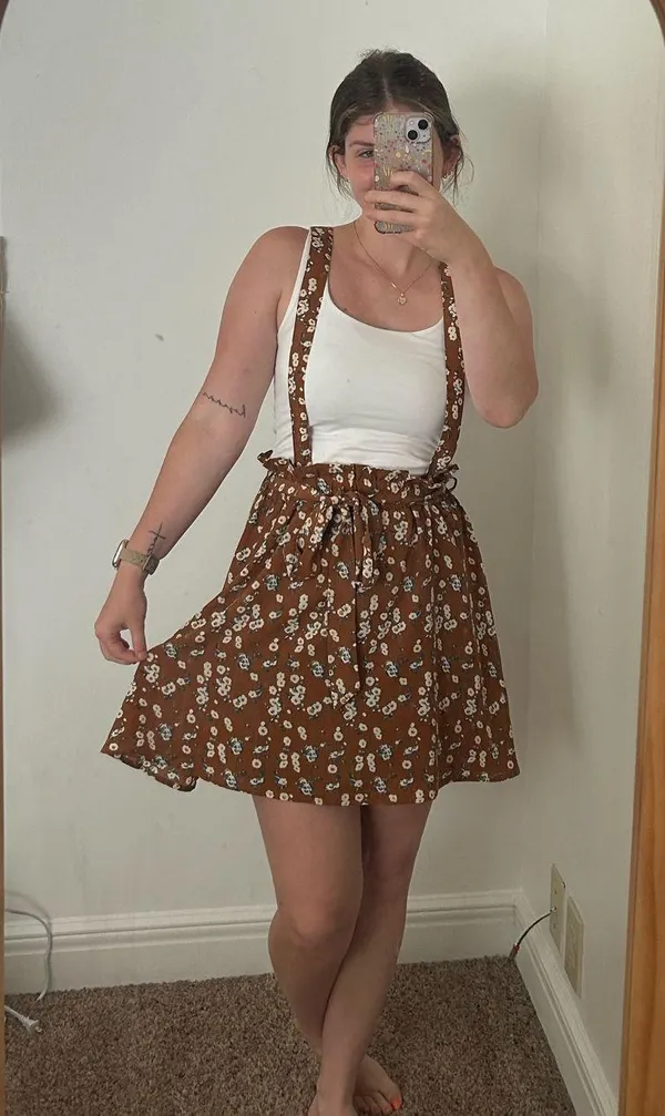 Willow + Root Buckle pinafore floral - Image 2