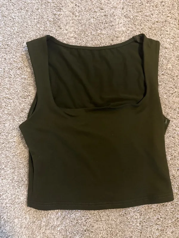 Sleeveless Scoop Neck Crop Tank Top - Olive Green - Image 2