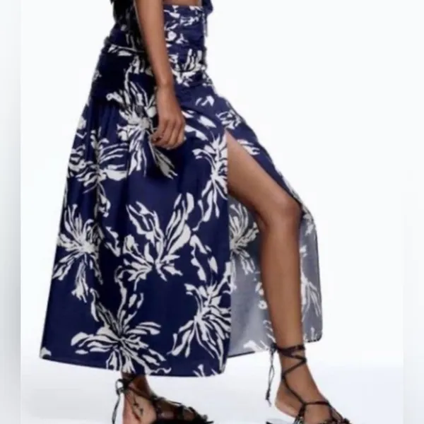ZARA long skirt in floral print blue/ivory size M Cotton - Image 12