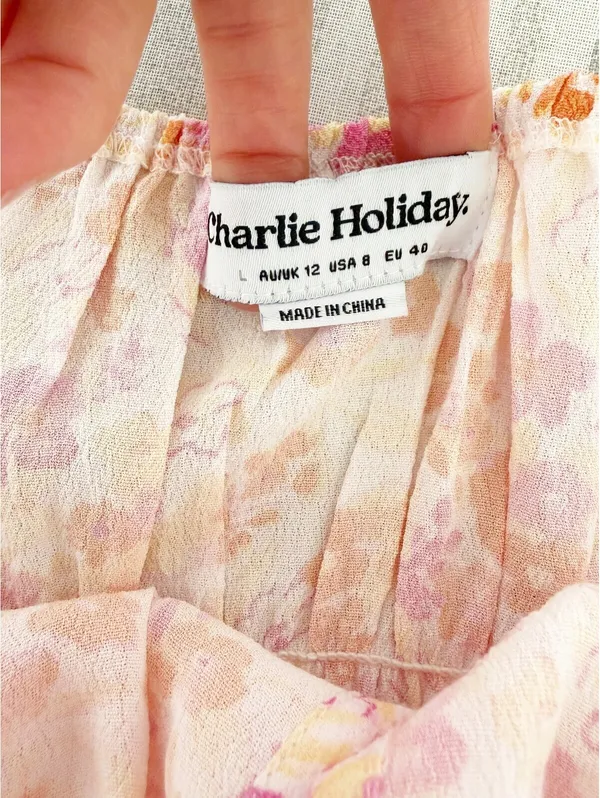 Charlie Holiday Penelope Blouse Pink Floral Size 8 Crop Top Smocked Peasant - Image 5